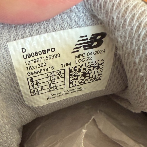 NEW BALANCE 9060 Blue Oasis Blue Pink size 8 - Picture 14 of 14